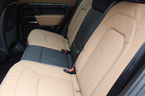 2026 Land Rover Defender 110 P400 X