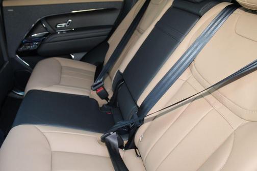 Fuji White 2026 Land Rover Range Rover Sport P400 Dynamic SE