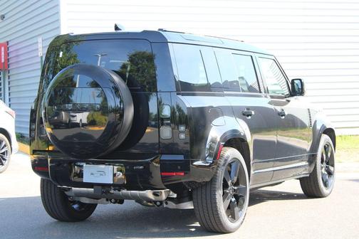 Santorini Black 2026 Land Rover Defender 110 P400 X-Dynamic SE
