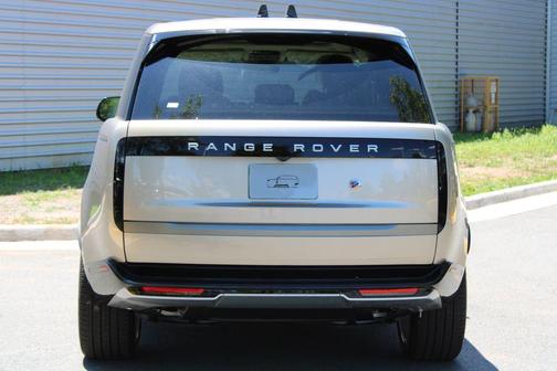Batumi Gold 2026 Land Rover Range Rover P400 SE SWB