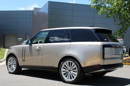 Batumi Gold 2026 Land Rover Range Rover P400 SE SWB