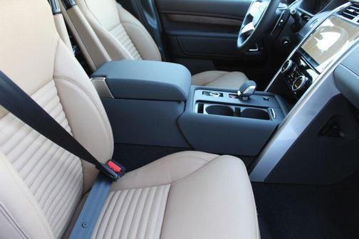 2026 Land Rover Discovery Dynamic SE AWD