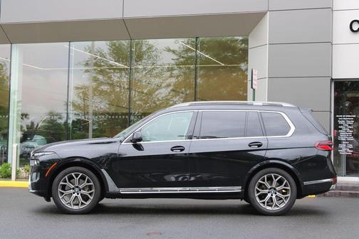 Black Sapphire Metallic 2023 BMW X7 xDrive40i