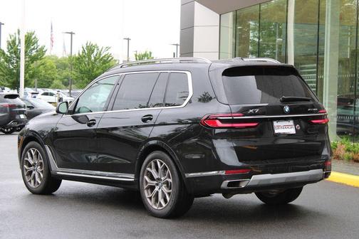 Black Sapphire Metallic 2023 BMW X7 xDrive40i