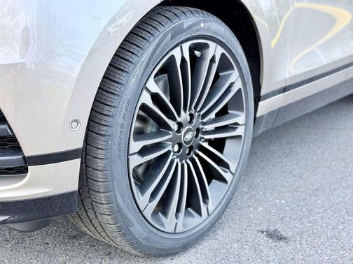 2026 Land Rover Range Rover Velar P250 Dynamic SE