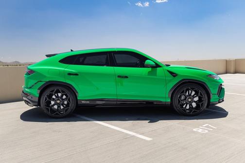 Verde Viper 2023 Lamborghini Urus Performante