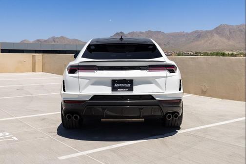 Bianco Monocerus 2023 Lamborghini Urus Performante