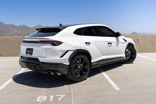 Bianco Monocerus 2023 Lamborghini Urus Performante