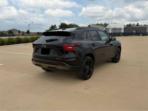 Mosaic Black Metallic 2026 Chevrolet Trax FWD ACTIV