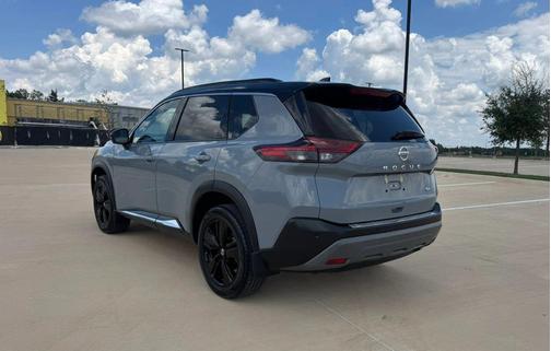 Gray 2021 Nissan Rogue SL