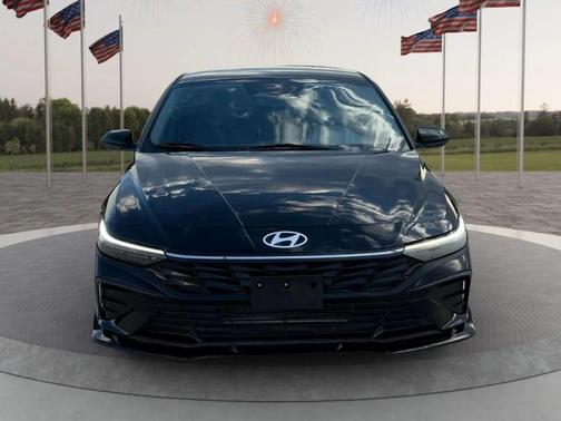 2024 Hyundai ELANTRA SE