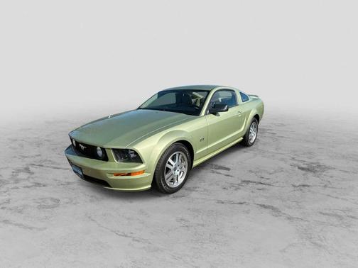 2005 Ford Mustang GT Premium