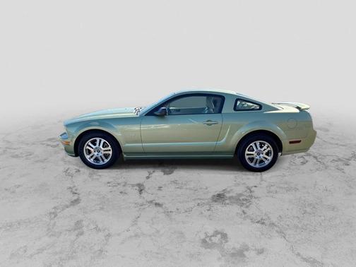 2005 Ford Mustang GT Premium
