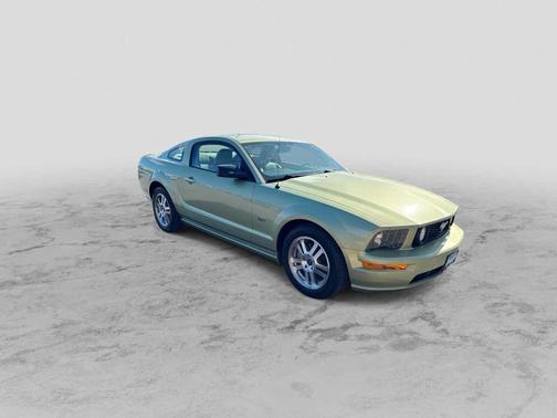 2005 Ford Mustang GT Premium