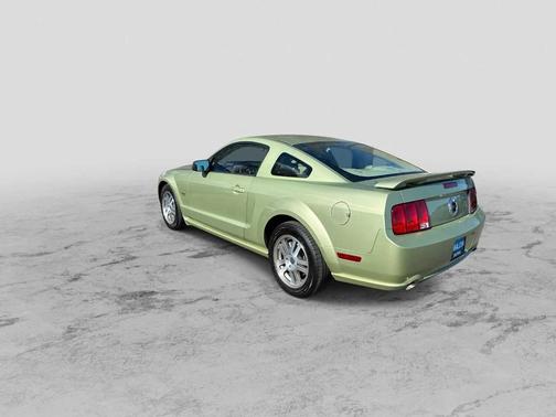 2005 Ford Mustang GT Premium