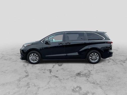 Midnight Black Metallic 2025 Toyota Sienna LE