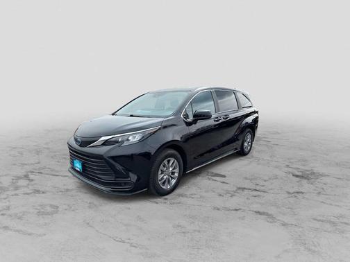 Midnight Black Metallic 2025 Toyota Sienna LE