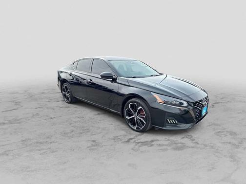 Black 2024 Nissan Altima 2.5 SR