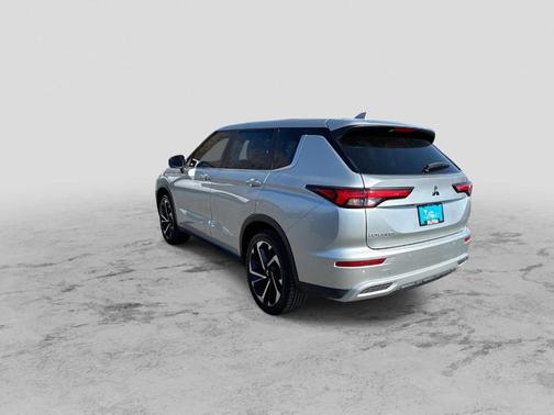 Alloy Silver Metallic 2022 Mitsubishi Outlander SE