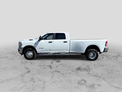 Bright White Clearcoat 2023 RAM 3500 Big Horn