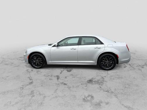 2022 Chrysler 300 Touring L