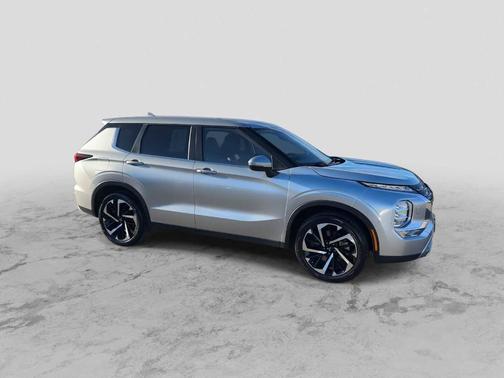 2023 Mitsubishi Outlander SE Special Edition