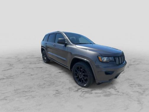 2022 Jeep Grand Cherokee Laredo