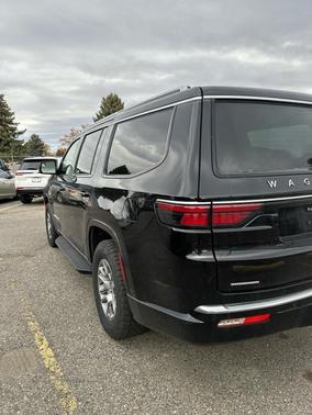 2023 Jeep Wagoneer Base