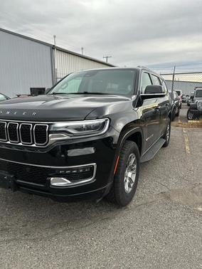 2023 Jeep Wagoneer Base