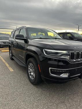 2023 Jeep Wagoneer Base
