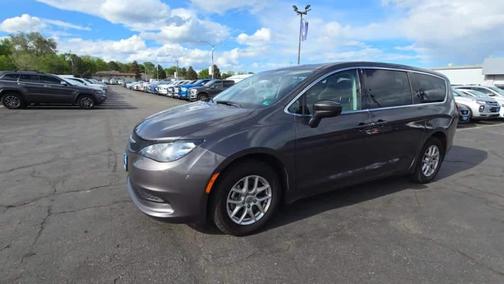 2023 Chrysler Voyager LX