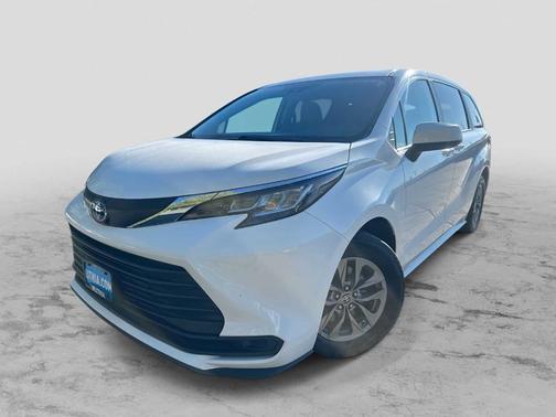 2023 Toyota Sienna LE