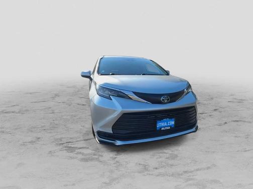 2023 Toyota Sienna LE