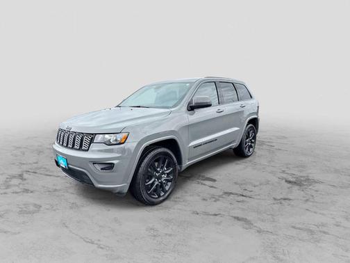 Sting Gray Clearcoat 2022 Jeep Grand Cherokee WK Laredo