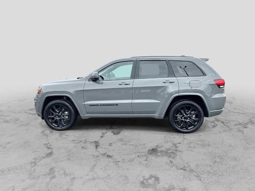 Sting Gray Clearcoat 2022 Jeep Grand Cherokee WK Laredo