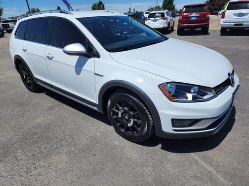 2017 Volkswagen Golf Alltrack TSI S