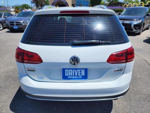 2017 Volkswagen Golf Alltrack TSI S