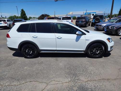 2017 Volkswagen Golf Alltrack TSI S