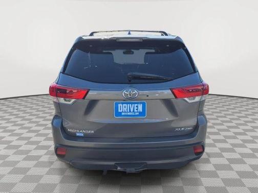 Predawn Gray Mica 2018 Toyota Highlander XLE