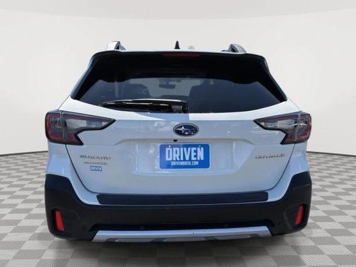 Crystal White Pearl 2020 Subaru Outback Limited