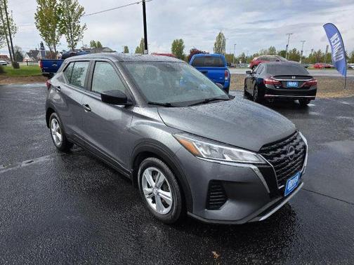 Gun Metallic 2022 Nissan Kicks S