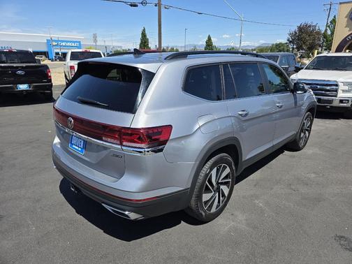 2024 Volkswagen Atlas 2.0T SE w/Technology 4MOTION