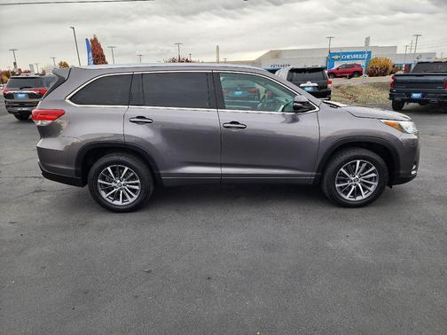 2017 Toyota Highlander SE