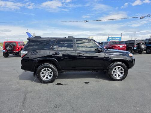 Midnight Black Metallic 2016 Toyota 4Runner Trail Premium