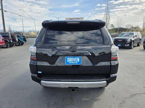 Midnight Black Metallic 2016 Toyota 4Runner Trail Premium