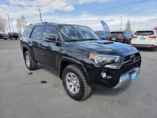 Midnight Black Metallic 2016 Toyota 4Runner Trail Premium