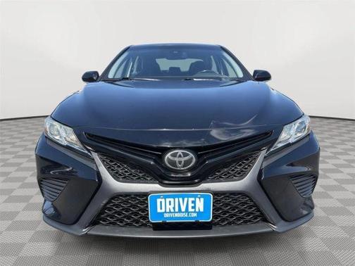 Midnight Black Metallic 2018 Toyota Camry SE