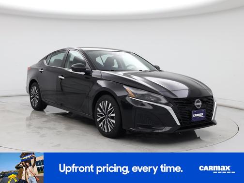 Black 2025 Nissan Altima SV