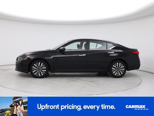 Black 2025 Nissan Altima SV