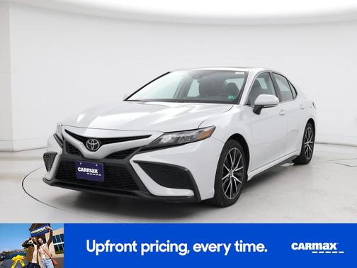 White 2023 Toyota Camry SE